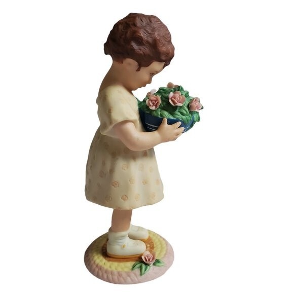 Lenox The Jessie Willcox Smith Collection "Rosebuds" porcelain figurine - Picture 3 of 5